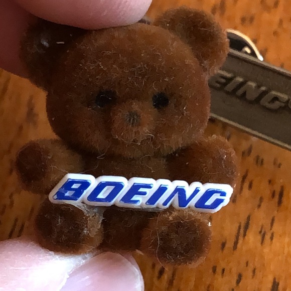 Boeing Collectable Pin Backs/badges - Picture 3 of 9